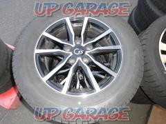 Unknown Manufacturer
Black spoke wheels
+
BRIDGESTONEVRX3
215 / 65R16