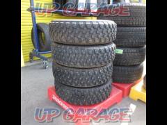 Spike tire
ADVAN
MT-14