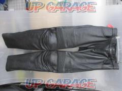 KADOYA
Leather pants
Size: 3L