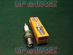 NGK
BP8HS-10
Spark plug