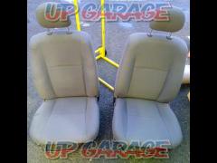 Toyota Genuine Toyota
50 series Pro box
Genuine front seat
Right and left