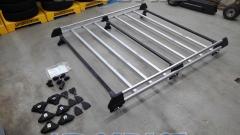 Toyota genuine option
Roof rack (3-leg type) ■ S400 Town Ace
For gutters fixed
* Store only