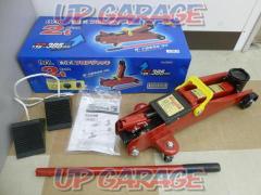 BAL hydraulic floor jack
For two tons