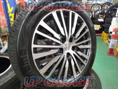 NISSAN
E52 series Elgrand
Highway Star late genuine wheel
+
MOMO
Tires
FORCERUN
HT
M-8
A / S