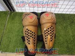 Dainese
Knee
Knee protector
Right and left