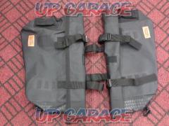 DOPPEL
GANGER
DBT393
Tarpaulin side bag
black
Capacity: 40L (one side 20L)