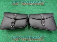 Unknown Manufacturer
Saddle bags
black
Capacity Unknown