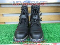 Unknown Manufacturer
MT592 Boots
Size 25.5cm