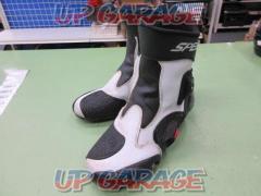 SPEED
Riding boots
Size 40 (25.0cm)