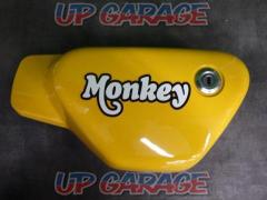 HONDA genuine side cover
Left
Monkey 125 (year unknown) removal