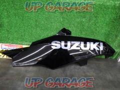 SUZUKI genuine side cover
Bottom right only
Fits GSX750 (08-10)