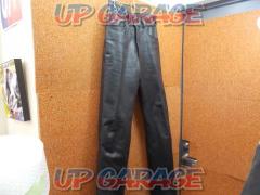 Size: 30
Spoon (spoon)
Leather pants