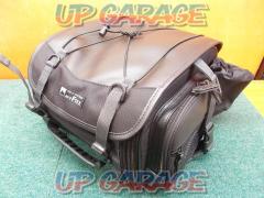 容量:19-27リットル MOTO FIZZ(モトフィズ) ミニフィールドシートバッグ