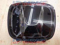 HONDA
Genuine front grille emblem
Step WGN
RP 3 / RP 4 / RP 5
Late version
For vehicles with millimeter wave radar