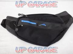 Mu rain cover
KUSHITANI
One-shoulder bag
K-3560
Capacity: 3.9 L
