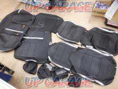 TOYOTA
Original option tone leather seat cover
08220-B1360
Rise
A200A / A210A