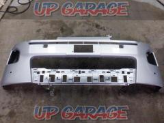 Toyota genuine
Front bumper
200 series Hiace / 6 type