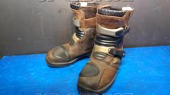 Size: 41
FORMA
ADVENTURE
LOW boots
Color: Brown