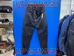 LEAD
Leather pants
Size: LL