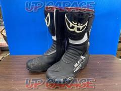 BERIK
GP-X racing boots
Size: 43