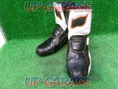 Size 26.0cm
HYOD
BOLGA
ST-X
D30
Riding boots
Black / White