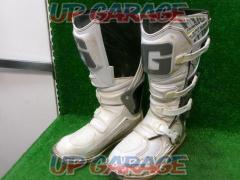 Size 28cm
GAERNE
FASTBACK
white
Terrain Boots