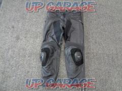 DAINESE Leather Pants
black
Size: 58
