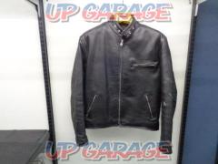 Unknown Manufacturer
Single leather jacket
black
Size unknown