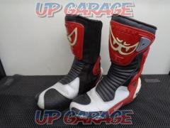 BERIK
Racing boots
Red / White
Size 44 (28.5 cm)