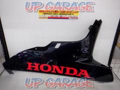 9 Honda Genuine
Side cover
Right only