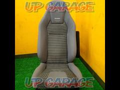 RECARO
LX-F
IN 110
Convenient armrest included
