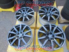 Nissan genuine
(Made by RAYS)
GT-R
R35
Medium-term genuine aluminum wheels
4 pieces set