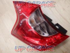 Left side only
NISSAN
Genuine tail lamp
Note
E12
Previous period