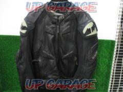 Size M
RSTaichi
RSJ817
Motion Ben Ted leather jacket
black