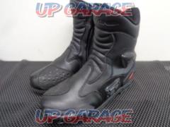KOMINEBK-067
Protect sport short riding boots
Size: 26.0cm