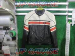 Harley-Davidson single leather jacket
White / Black
Size: M
Part number: 98094-06VW