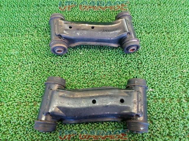 Nissan genuine
R32
Skyline
Front upper link
Right and left-03