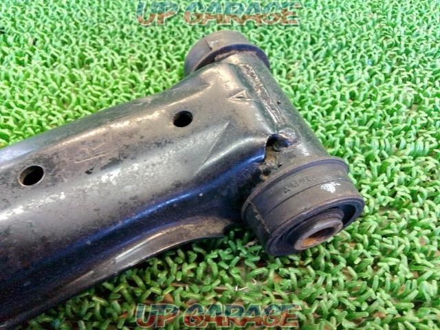 Nissan genuine
R32
Skyline
Front upper link
Right and left-05