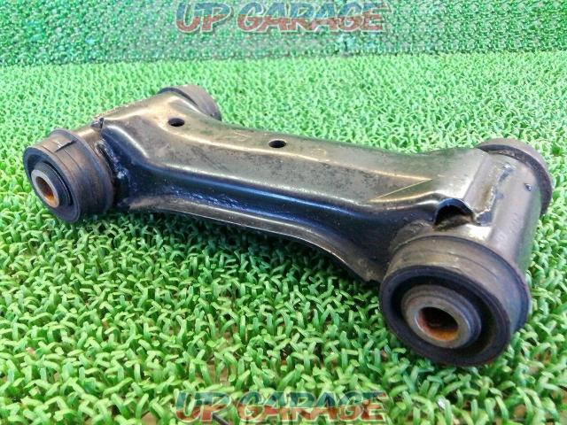 Nissan genuine
R32
Skyline
Front upper link
Right and left-07