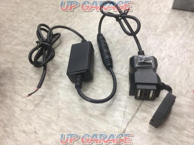 TR-65
Compact USB socket
2 ports
3.1A-02