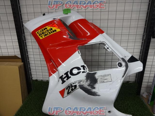 HONDA
CBR125R (model year unknown)
Genuine side cowl
Right and left-03