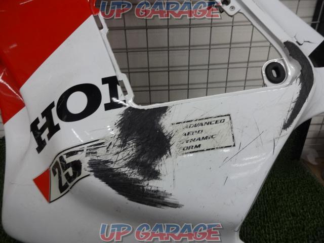 HONDA
CBR125R (model year unknown)
Genuine side cowl
Right and left-06