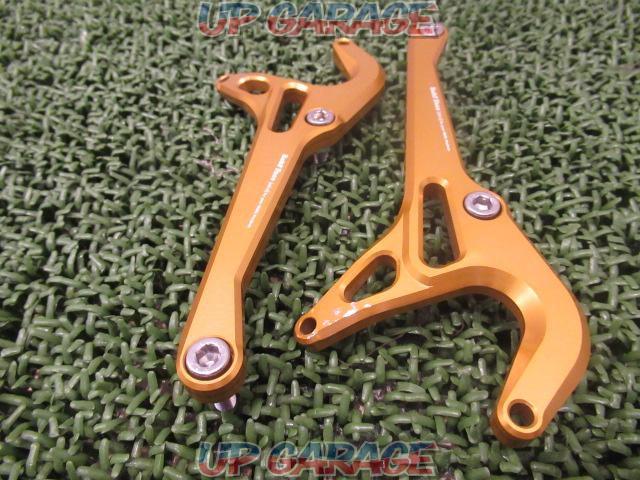 Baby
Face (Babyface)
Swing arm stand hook
V type
YZF-R1 ('15 -)
005-Y0007-04