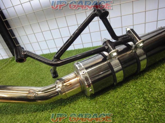 Unknown Manufacturer
Outside muffler
It seems to be in the 125cc class.-09