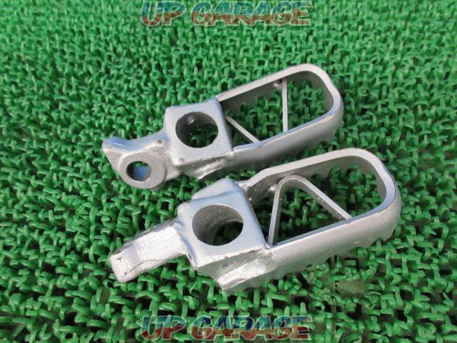 KTM
Genuine step peg
Right and left
SX 125
Remove 2005 year-02