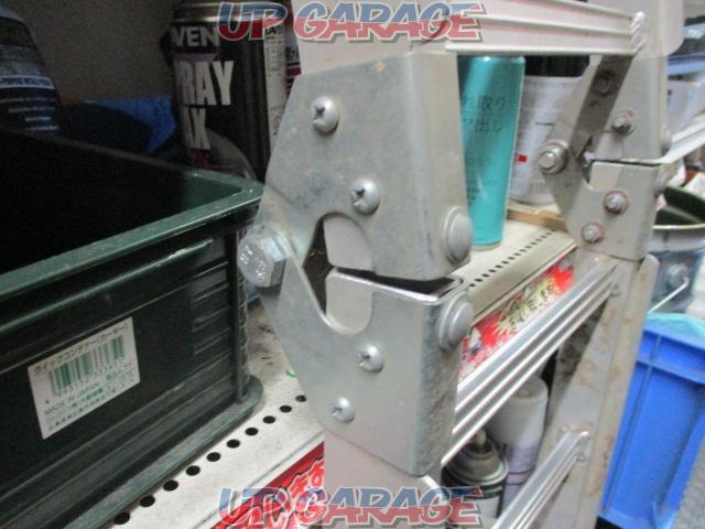 Unknown Manufacturer
Aluminum ladder
Tri-fold type
Total length 180cm width 25cm-09