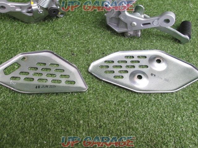 Yamaha
YZF-R25
Genuine step
Right and left-08