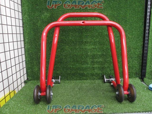 Jade Lip
Maintenance stand with rollers-02