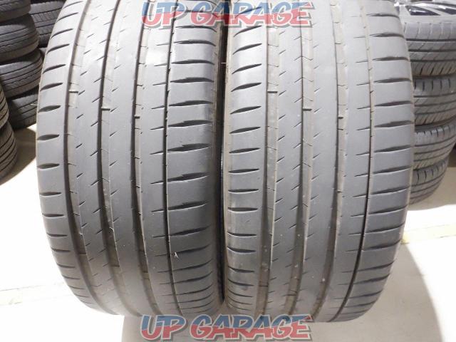 Set of 2 MICHELIN stored in separate warehouse
PILOT
SPORT 4S-08