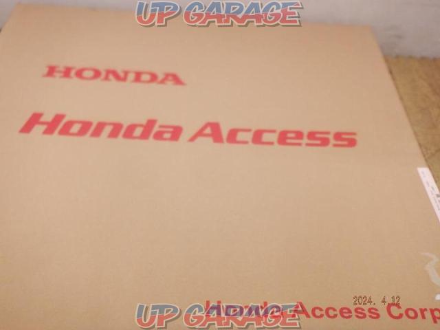 Honda original (HONDA)
All season mat 08P18-TXA-010-03